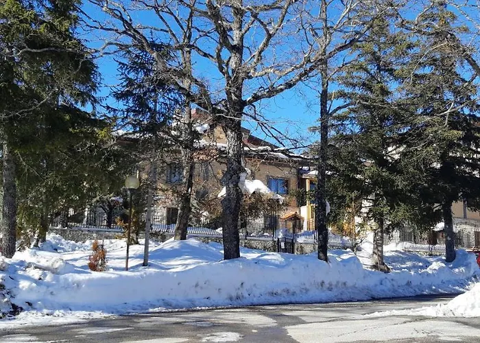 Mountain View With Garden, * ロッカラーゾ