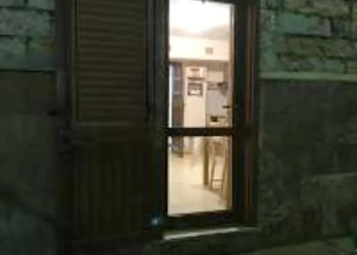 Mountain View With Garden, ロッカラーゾ