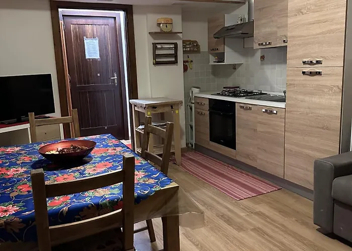 Mountain View With Garden, アパート ロッカラーゾ